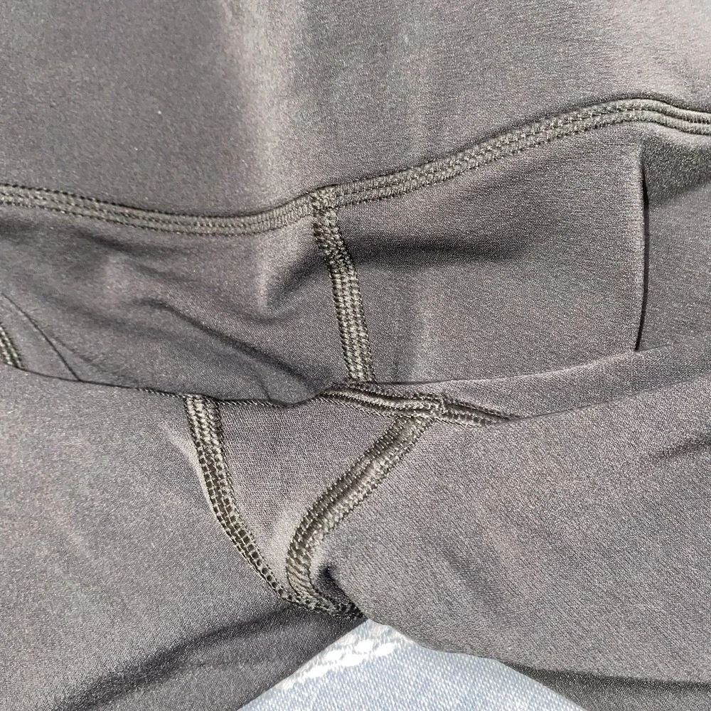 Lululemon Grey Reveal Digital Rain Biker Shorts Size 4 Athletic